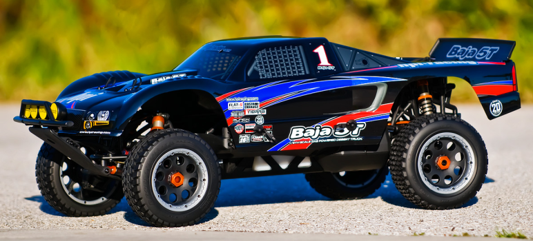 HPI Baja 5T: When Size Matters